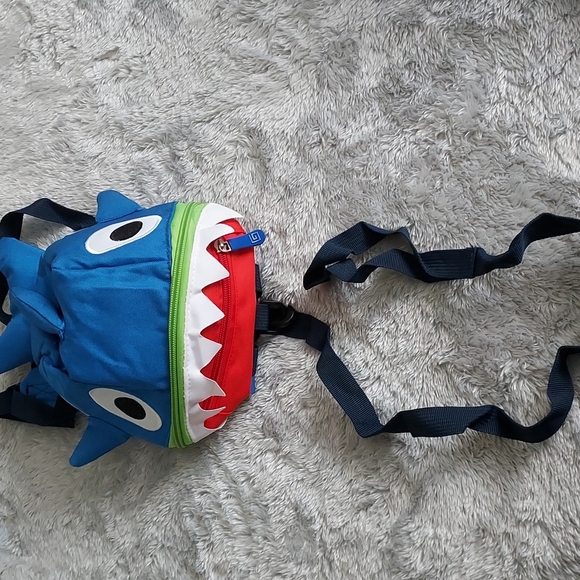 Baby Shark 🦈doo doo doo doo doo doo🦈 Backpack & Swim Cap - Picture 6 of 7